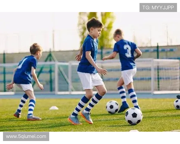 成都足球队加速转型探索新路径助力中国足球崛起 成都足球队加速转型探索新路径助力中国足球崛起